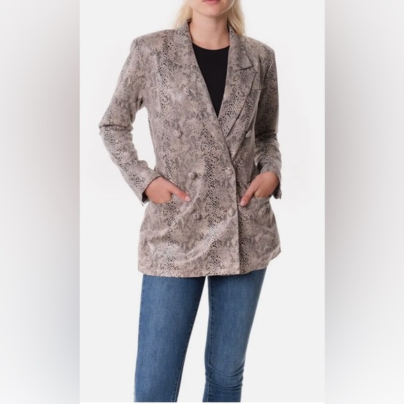 Women’s BlankNYC snake skin print jacket NWT size XS - Picture 2 of 5